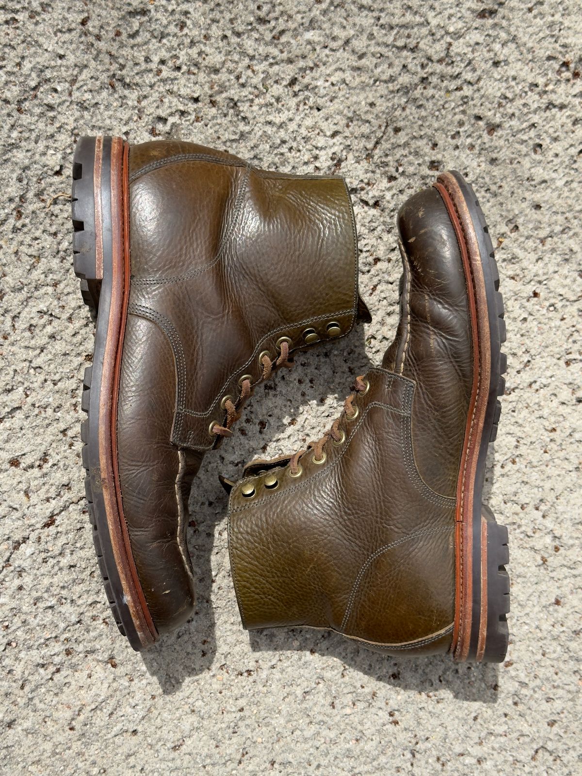 Photo by EarthToneDaddy on April 1, 2026 of the Grant Stone Brass Boot in Badalassi Carlo Oliva Minerva Box.