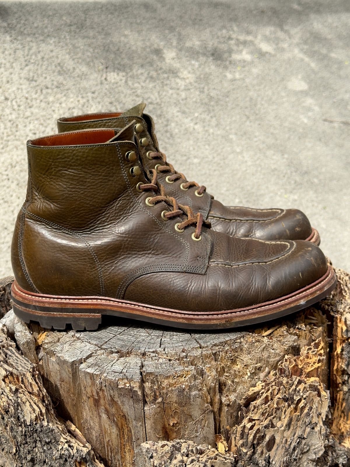 Photo by EarthToneDaddy on April 1, 2026 of the Grant Stone Brass Boot in Badalassi Carlo Oliva Minerva Box.