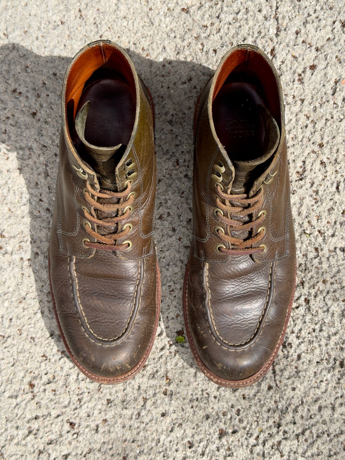 Photo by EarthToneDaddy on April 1, 2026 of the Grant Stone Brass Boot in Badalassi Carlo Oliva Minerva Box.