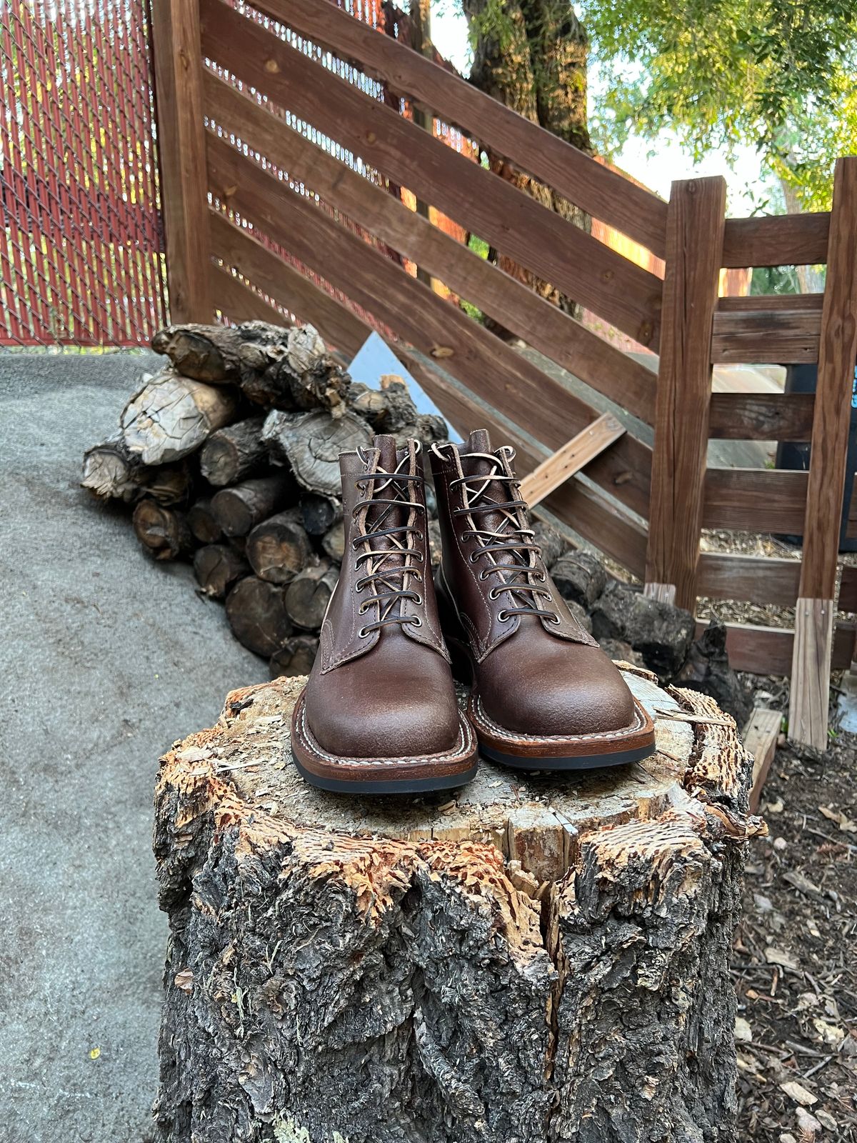 Photo by EarthToneDaddy on August 6, 2023 of the White's 350 Cruiser in Horween Natural Waxed Flesh.
