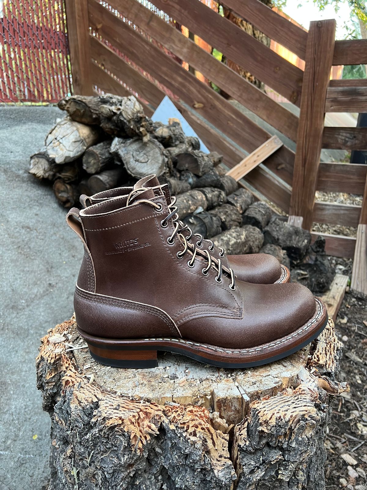Photo by EarthToneDaddy on August 6, 2023 of the White's 350 Cruiser in Horween Natural Waxed Flesh.
