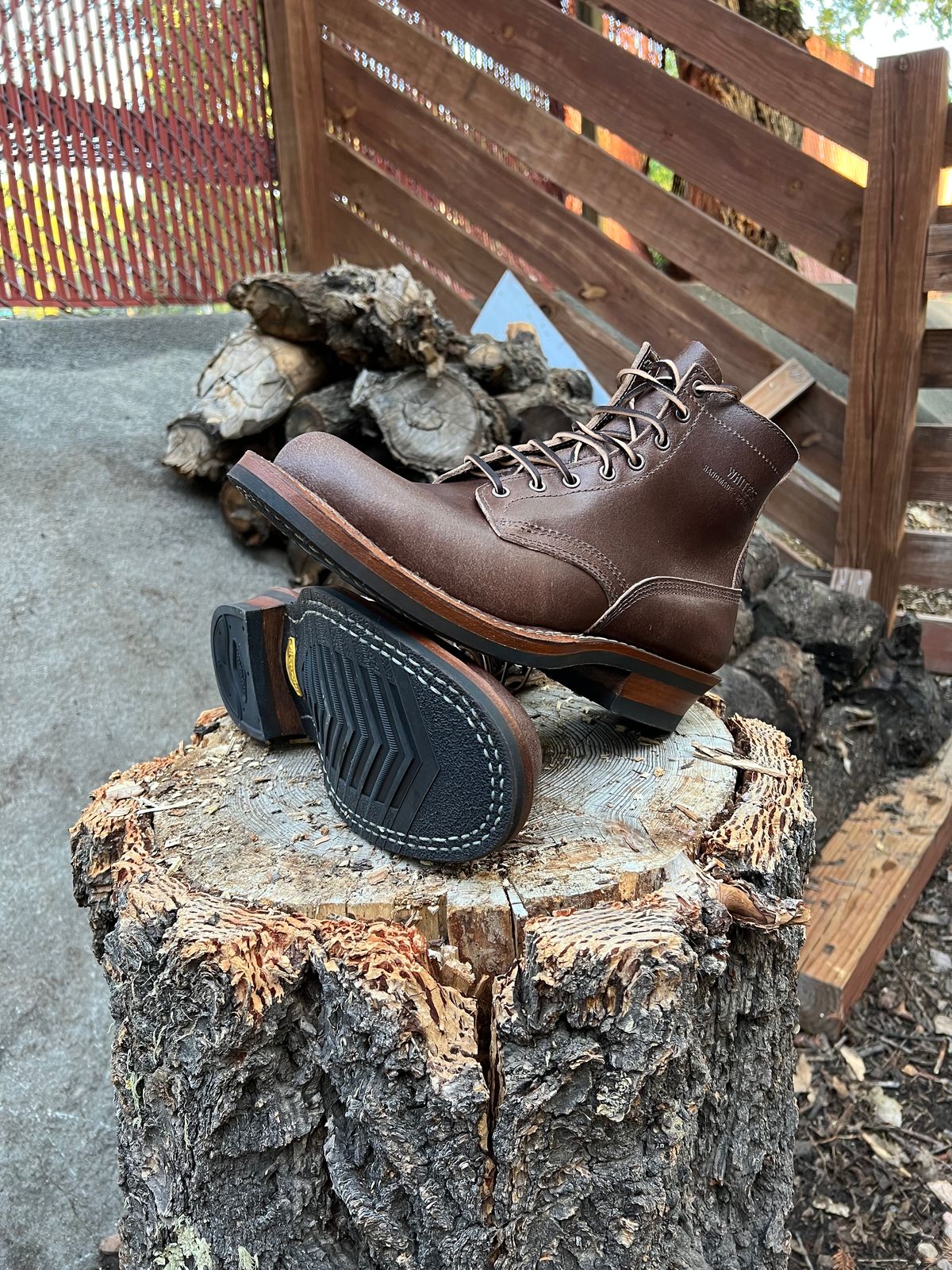 Photo by EarthToneDaddy on August 6, 2023 of the White's 350 Cruiser in Horween Natural Waxed Flesh.