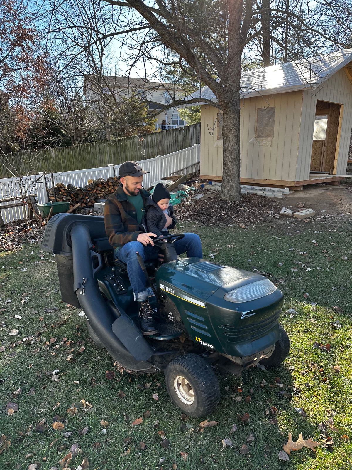 Photo by EarthToneDaddy on December 26, 2023 of the White's 350 Cruiser in Horween Black Chromexcel.