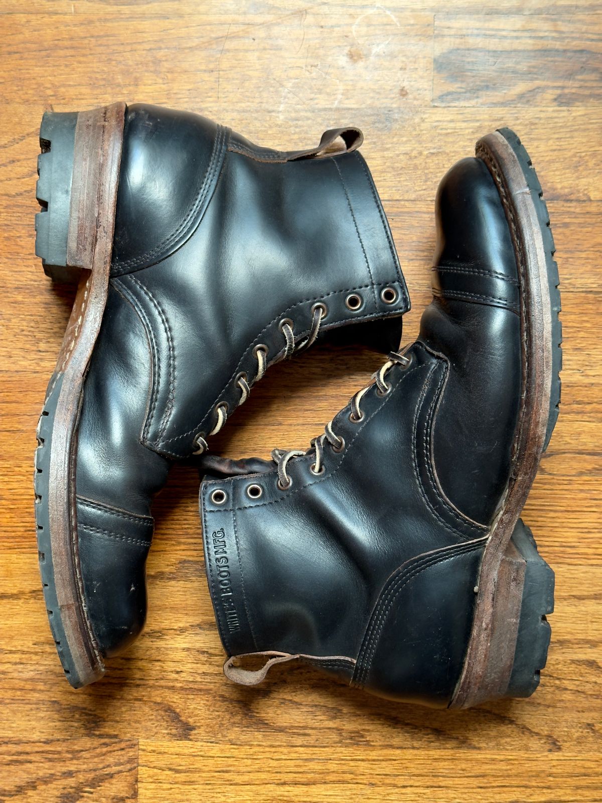 Photo by EarthToneDaddy on May 7, 2026 of the White’s x Division Road Logger 350 in Horween Black Chromexcel & Horween Brown Chromexcel.