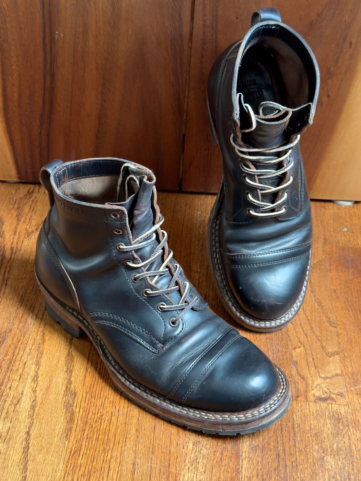 Photo by EarthToneDaddy on May 7, 2026 of the White’s x Division Road Logger 350 in Horween Black Chromexcel & Horween Brown Chromexcel.