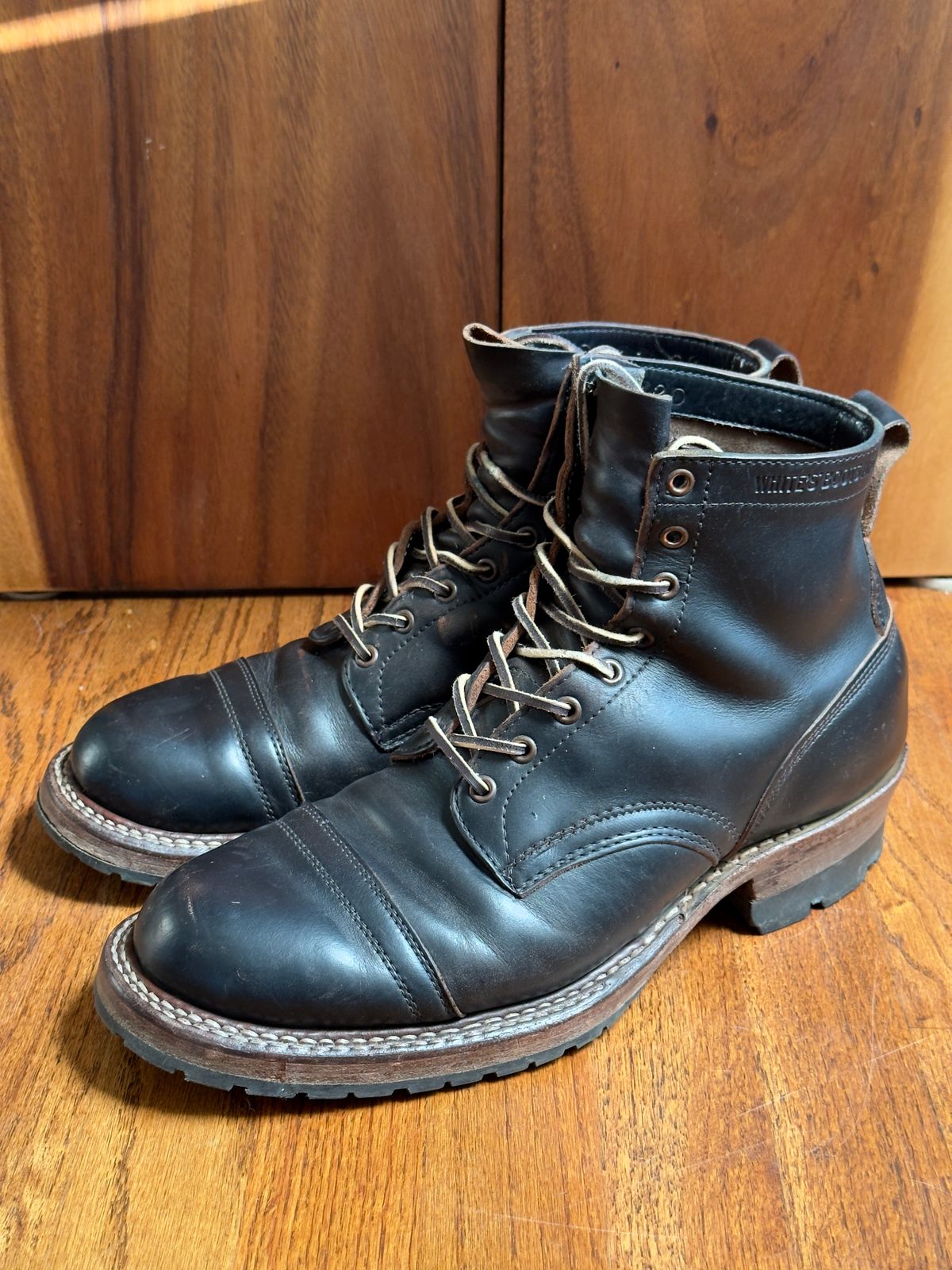 Photo by EarthToneDaddy on May 7, 2026 of the White’s x Division Road Logger 350 in Horween Black Chromexcel & Horween Brown Chromexcel.
