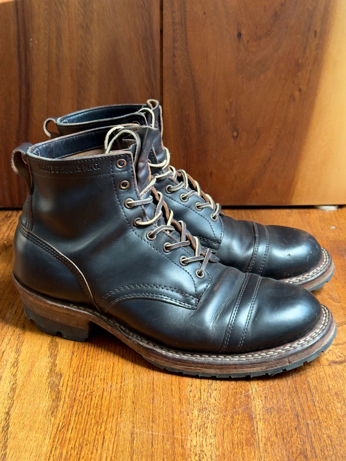 Photo by EarthToneDaddy on May 7, 2026 of the White’s x Division Road Logger 350 in Horween Black Chromexcel & Horween Brown Chromexcel.