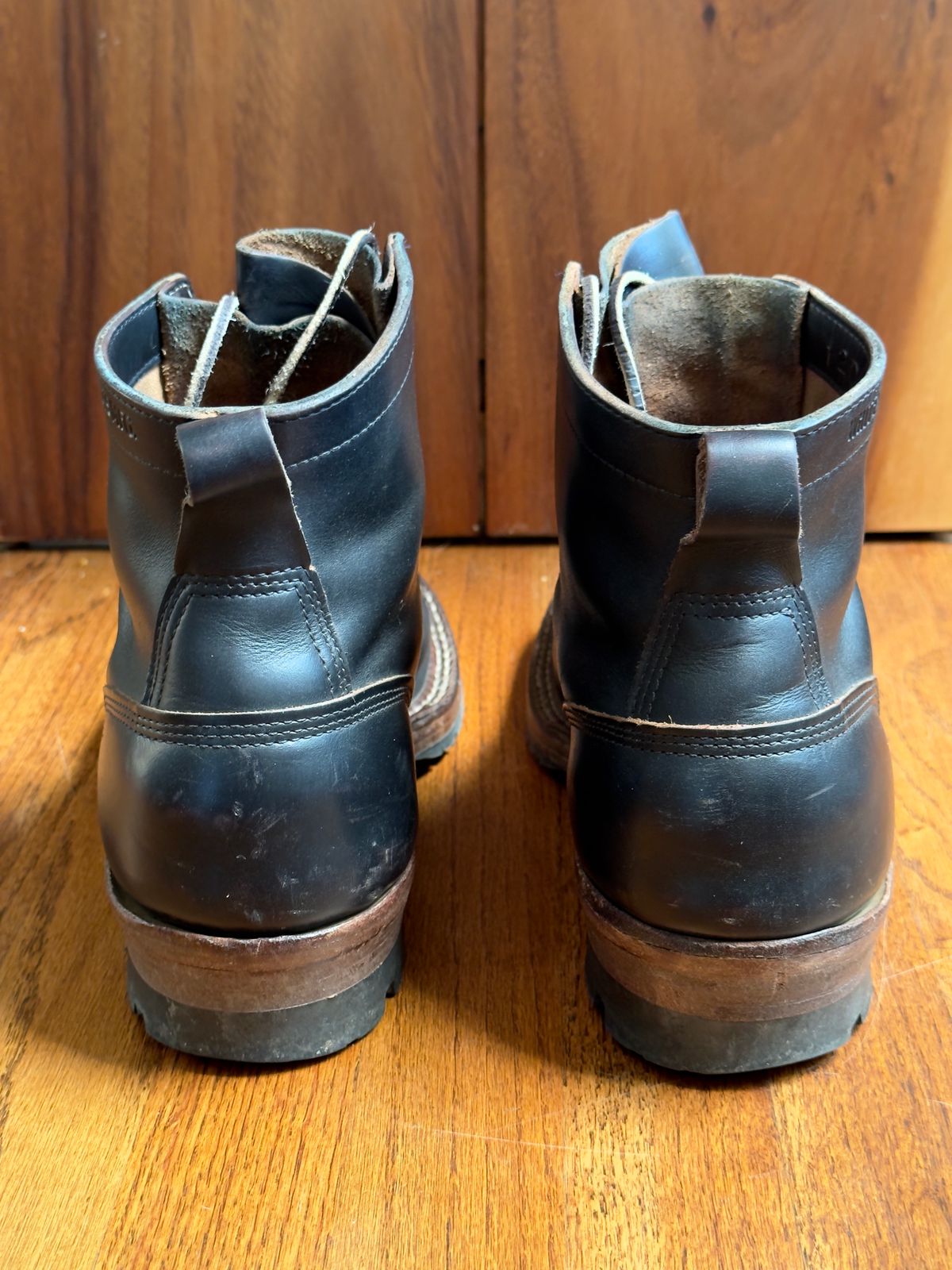 Photo by EarthToneDaddy on May 7, 2026 of the White’s x Division Road Logger 350 in Horween Black Chromexcel & Horween Brown Chromexcel.
