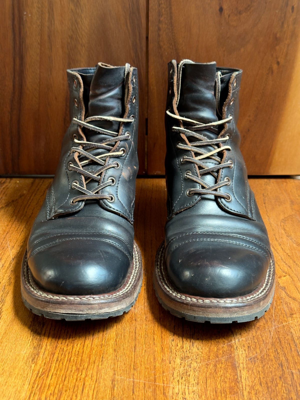 Photo by EarthToneDaddy on May 7, 2026 of the White’s x Division Road Logger 350 in Horween Black Chromexcel & Horween Brown Chromexcel.