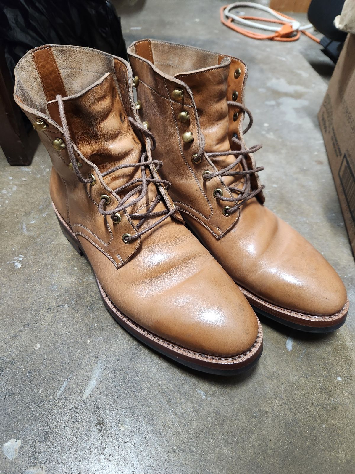 Photo by davidsgarage1972 on December 5, 2025 of the Blkbrd Shoemaker Custom Dixon Boot in Maryam Natural TPR Horsebutt.