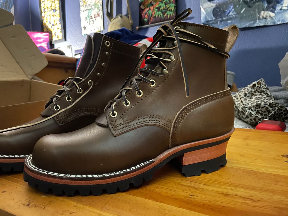 Photo by Dopemf on December 23, 2023 of the Nicks Urban Logger in Horween British Tan Chromexcel.