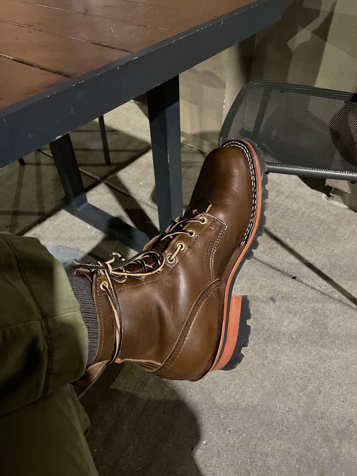 Photo by Dopemf on February 2, 2024 of the Nicks Urban Logger in Horween British Tan Chromexcel.