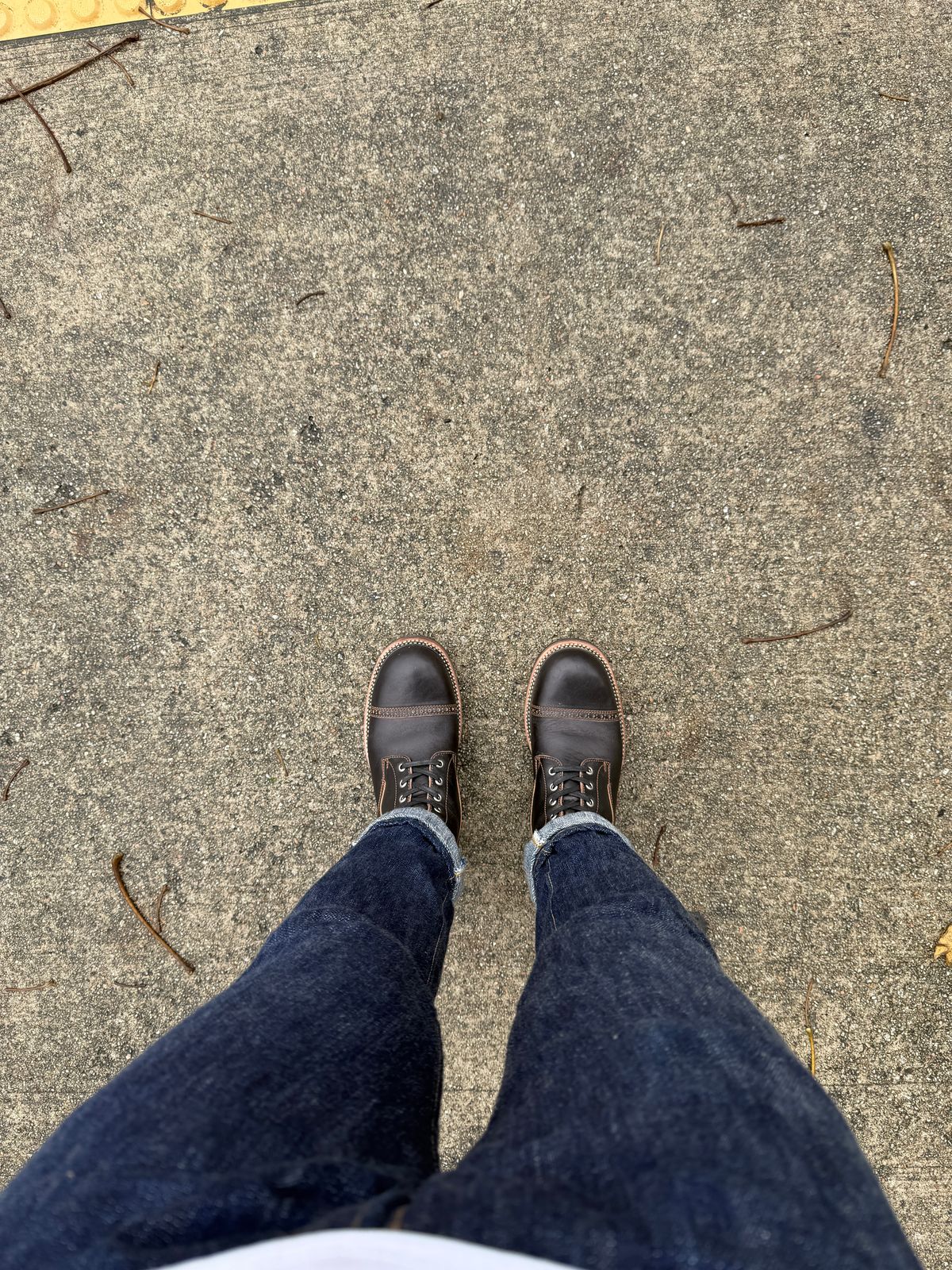 Photo by hype.inu on December 15, 2025 of the Kiattoko Handmade Oldboy in Maryam Black Teacore Horsebutt.