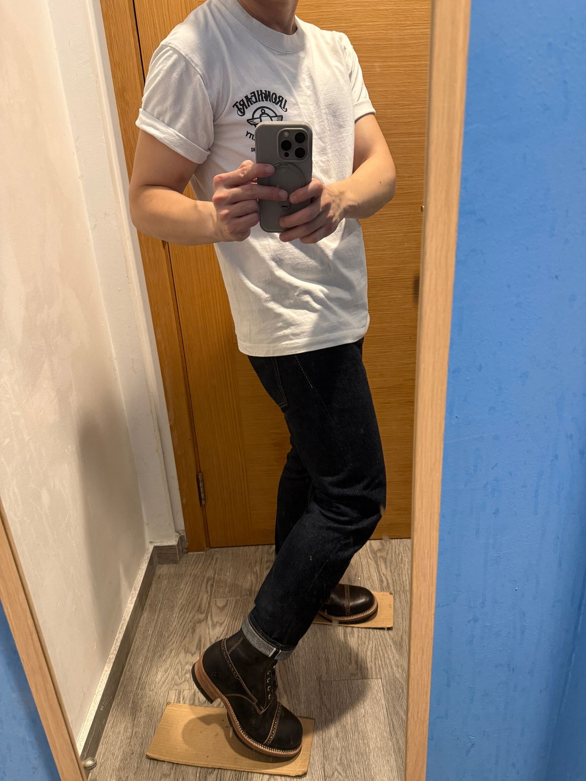 Photo by hype.inu on December 12, 2025 of the Kiattoko Handmade Oldboy in Maryam Black Teacore Horsebutt.