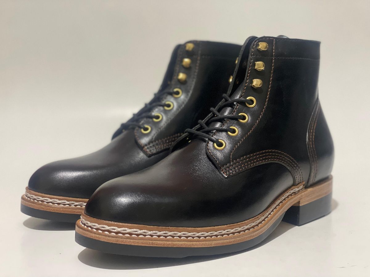 Photo by hype.inu on September 9, 2025 of the Junkard SC Boondocker in Maryam Black TPR Horsebutt.