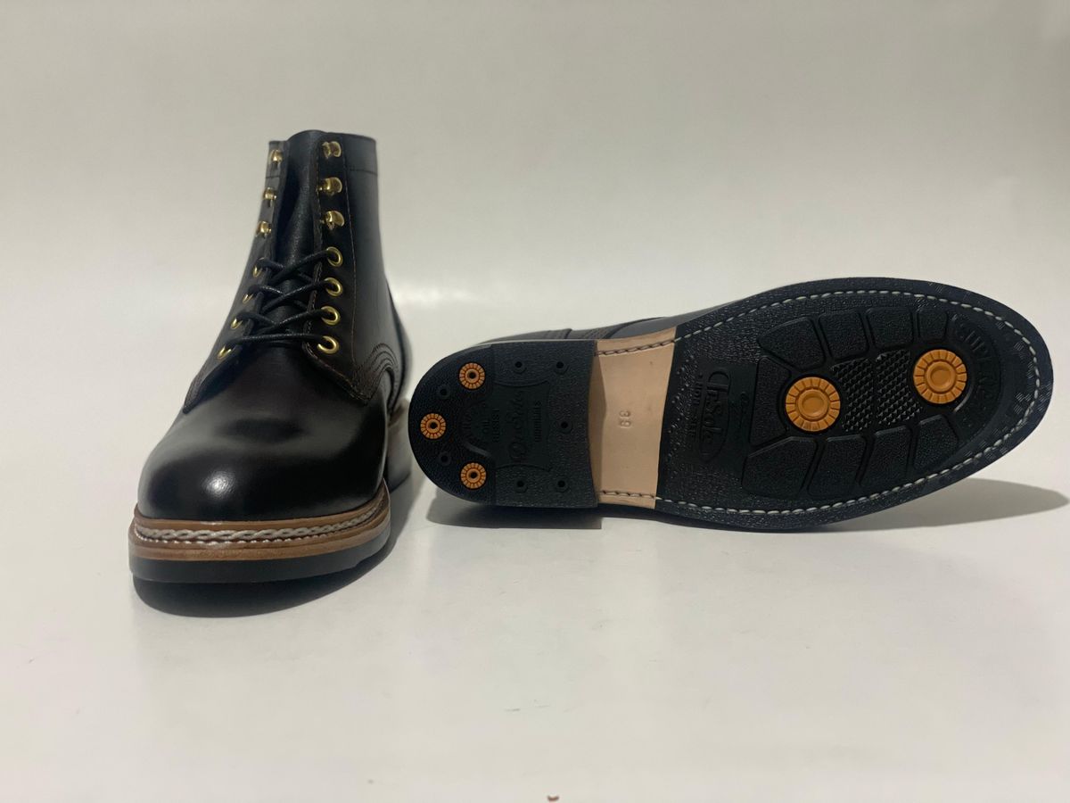 Photo by hype.inu on September 9, 2025 of the Junkard SC Boondocker in Maryam Black TPR Horsebutt.