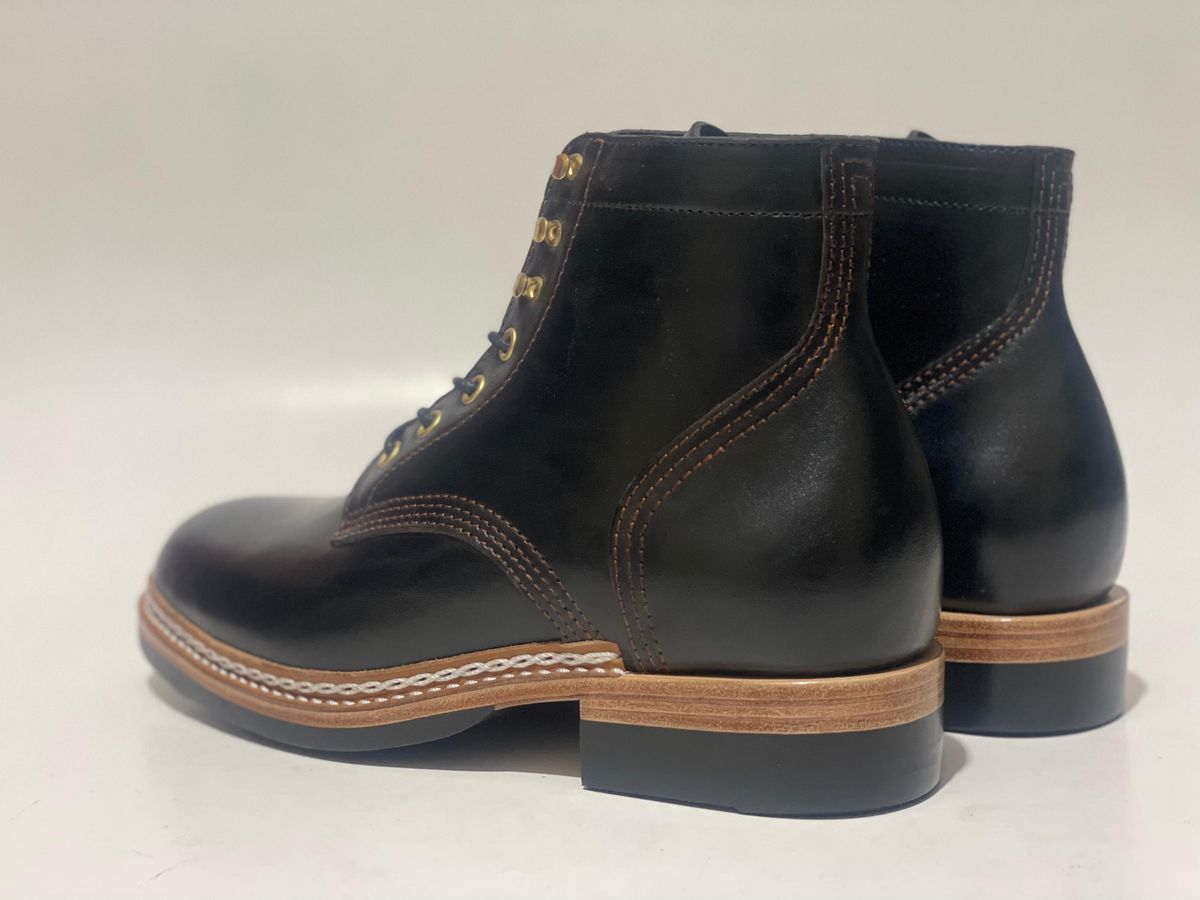 Photo by hype.inu on September 9, 2025 of the Junkard SC Boondocker in Maryam Black TPR Horsebutt.