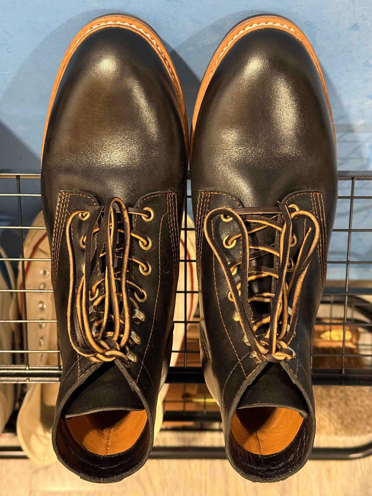 Photo by hype.inu on September 17, 2025 of the Junkard SC Boondocker in Maryam Black TPR Horsebutt.