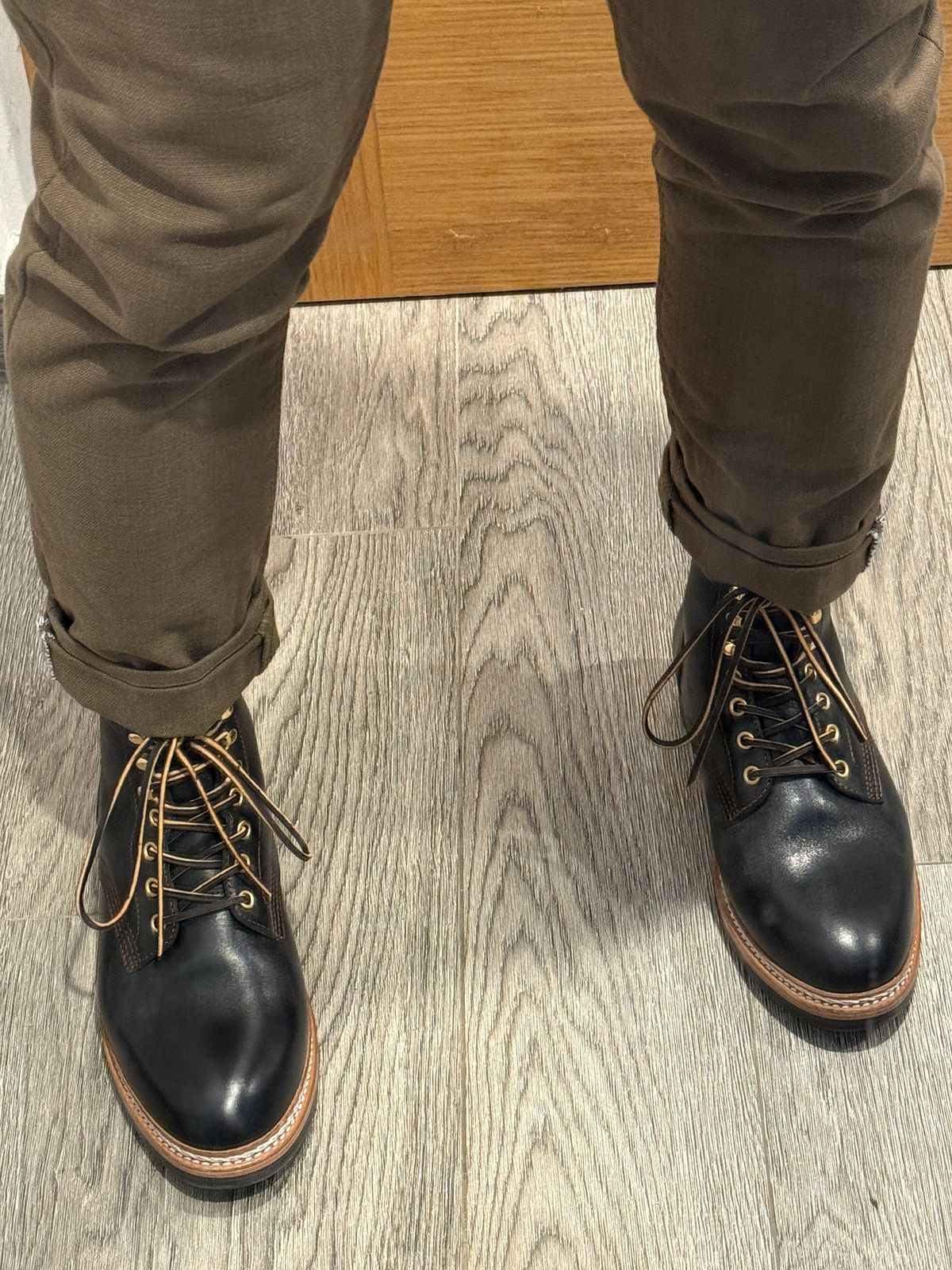 Photo by hype.inu on September 16, 2025 of the Junkard SC Boondocker in Maryam Black TPR Horsebutt.