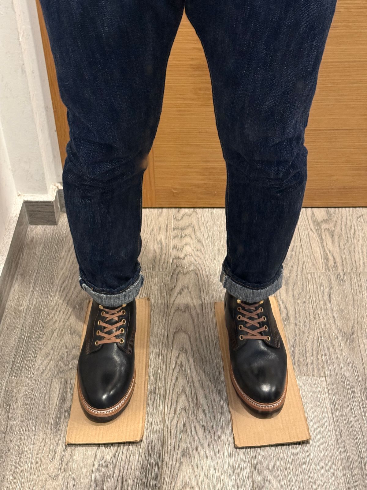 Photo by hype.inu on September 24, 2025 of the Junkard SC Boondocker in Maryam Black TPR Horsebutt.