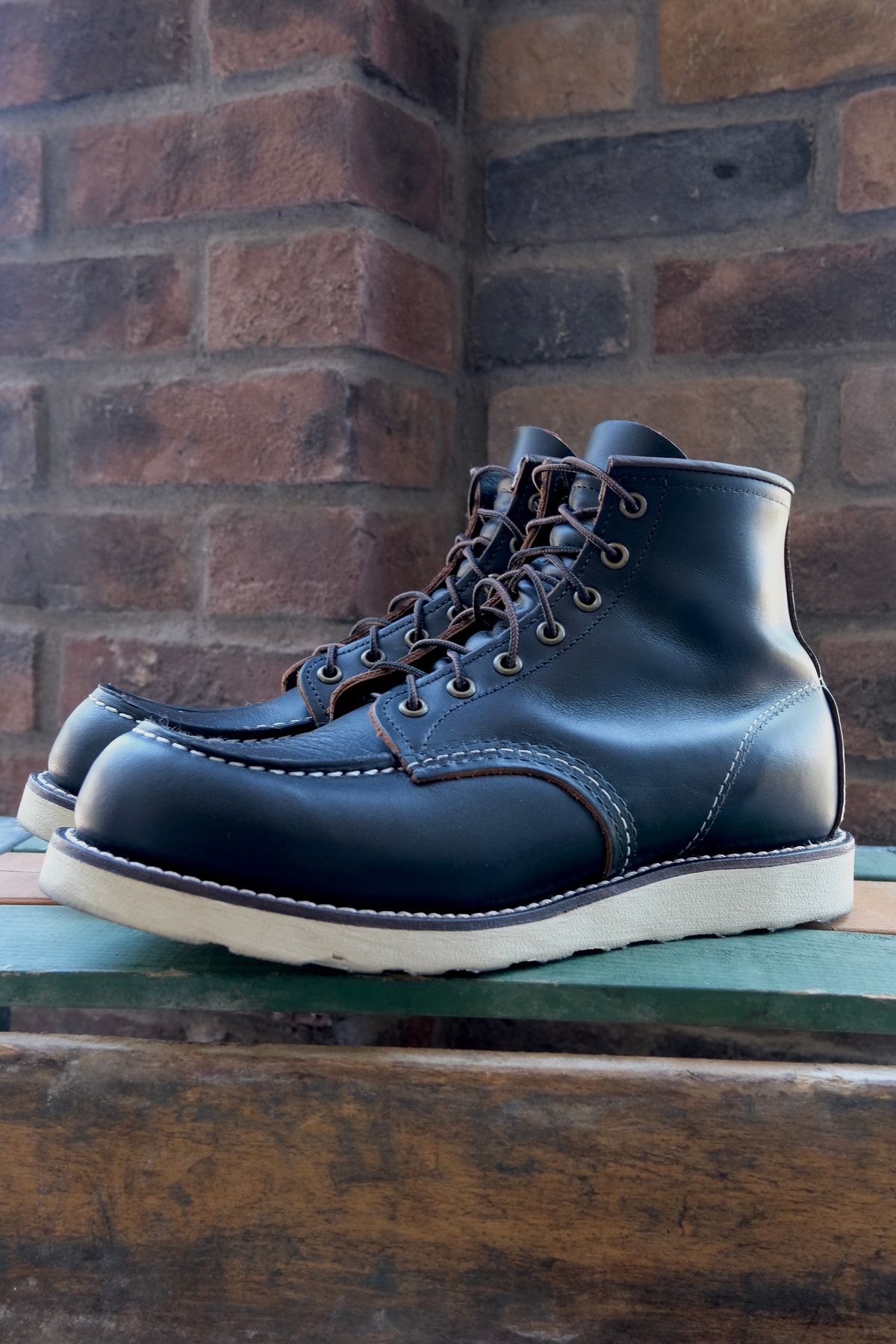 Photo by TheRuggedRounder on June 24, 2026 of the Red Wing Red Wing 8849 Classic Moc in S.B. Foot Black Prairie.