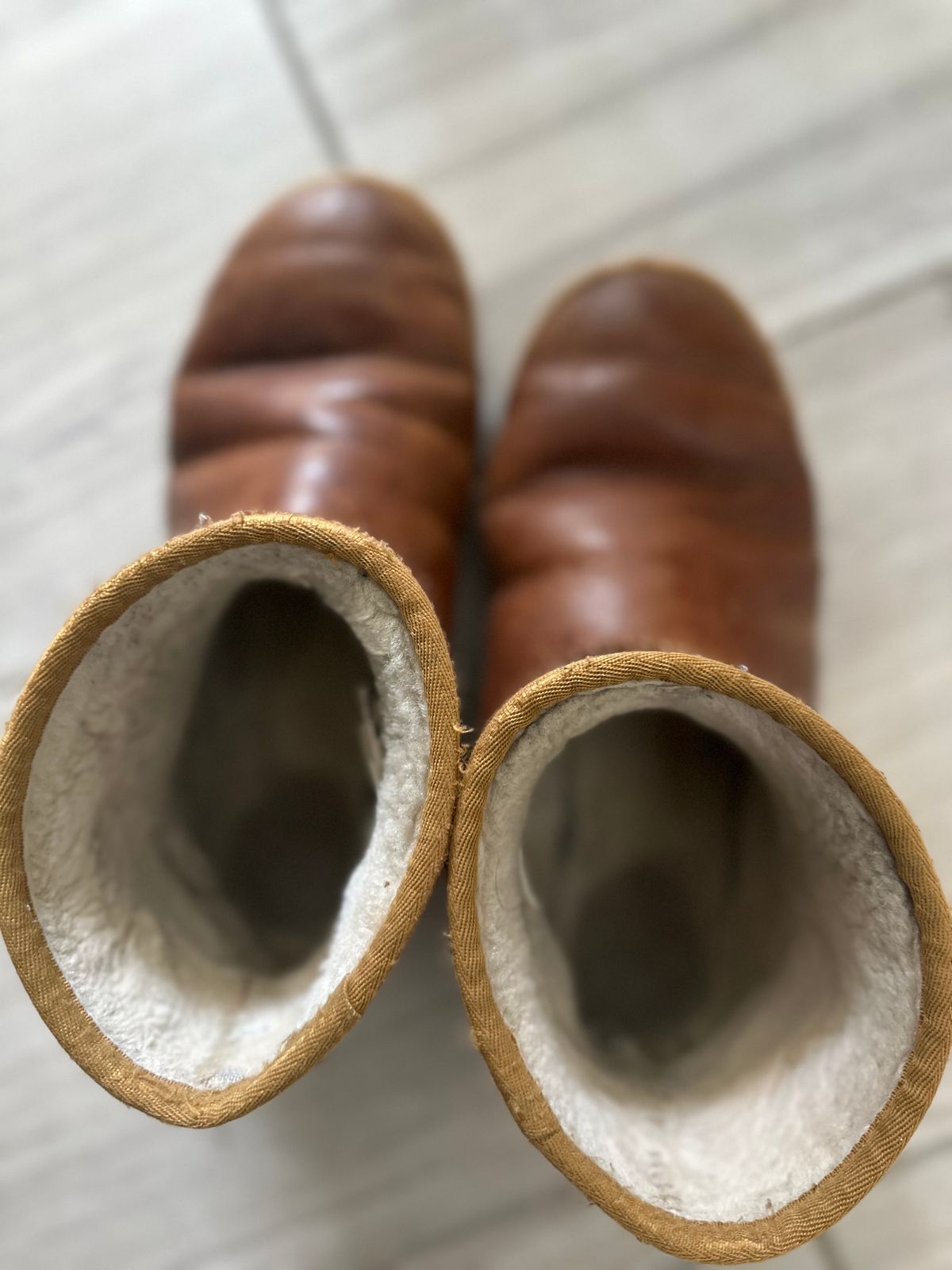 Photo by TheRuggedRounder on September 8, 2025 of the UGG Unknown Model in Unknown Leather.
