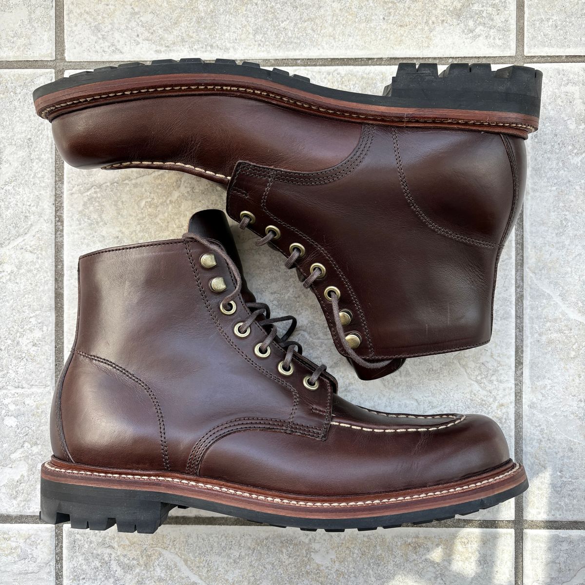Photo by dfw on February 22, 2025 of the Grant Stone Brass Boot in Horween Crimson Chromexcel.