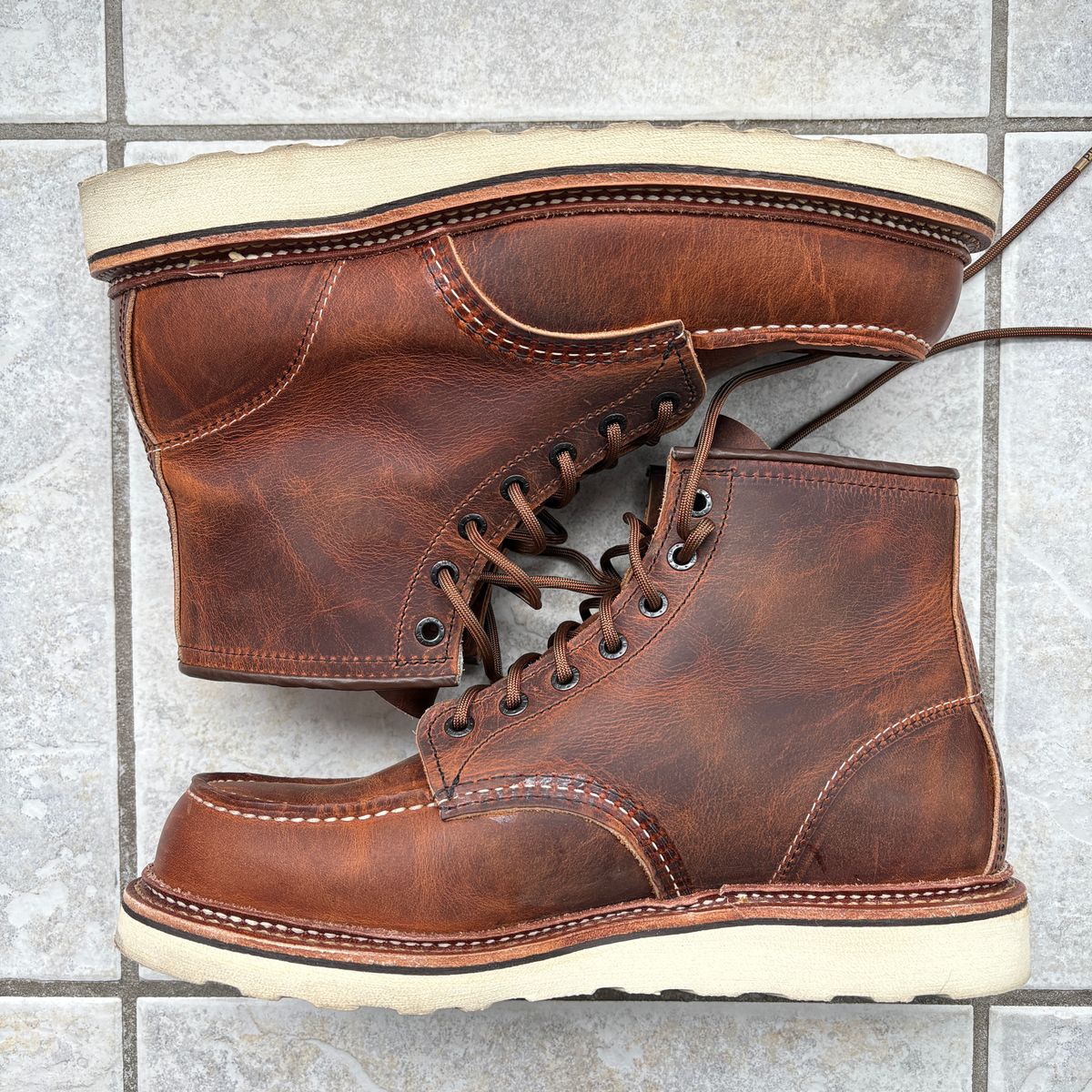 Photo by dfw on February 9, 2025 of the Red Wing 6-Inch Classic Moc in S.B. Foot Copper Rough and Tough.