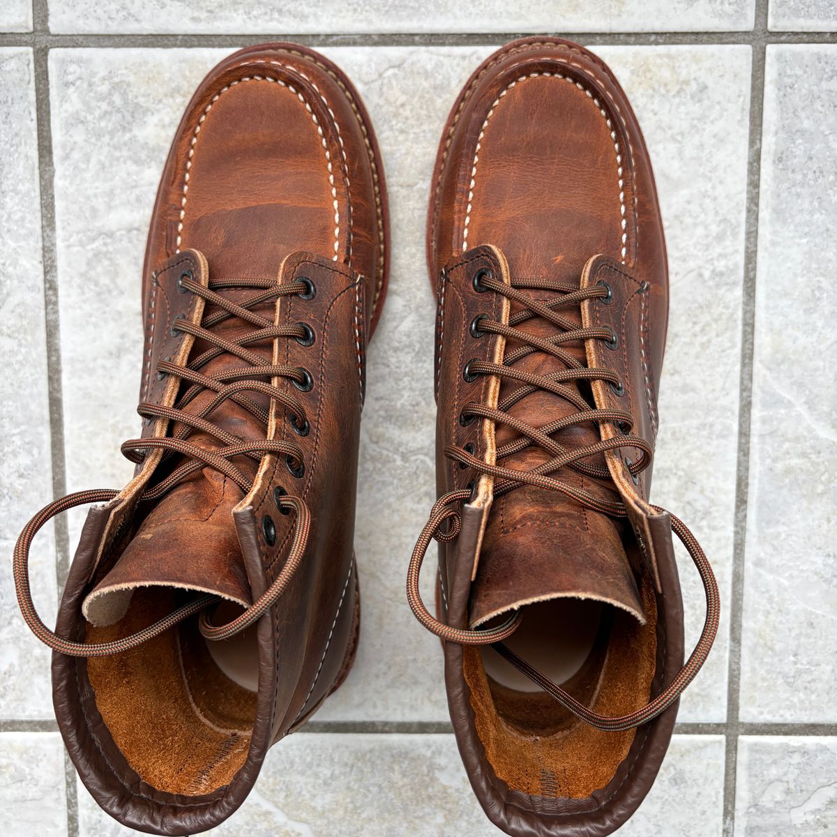 Photo by dfw on February 9, 2025 of the Red Wing 6-Inch Classic Moc in S.B. Foot Copper Rough and Tough.