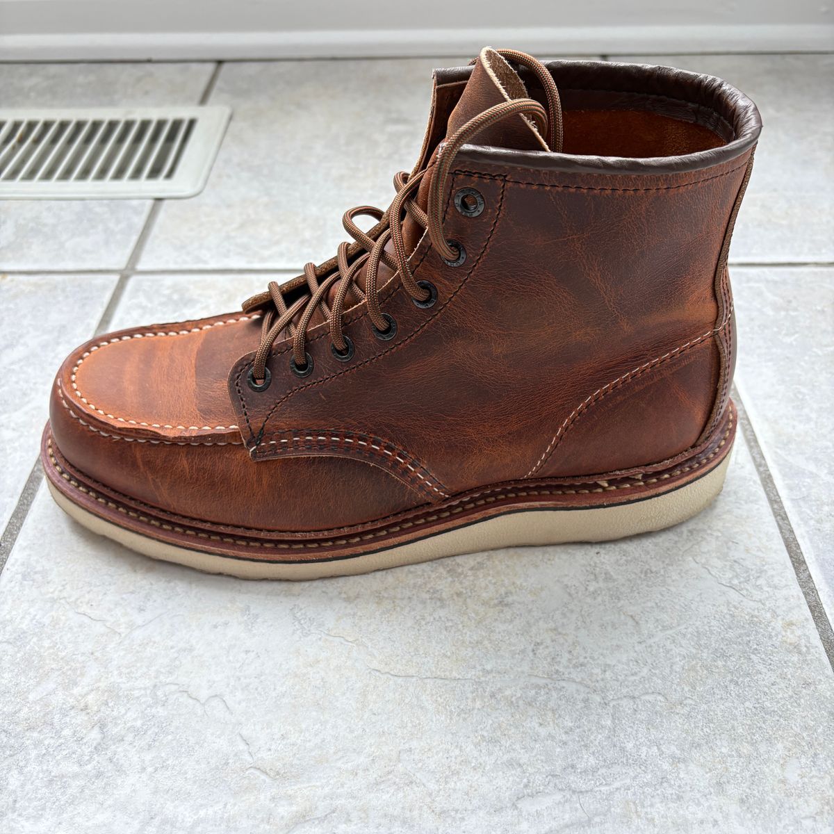 Photo by dfw on February 9, 2025 of the Red Wing 6-Inch Classic Moc in S.B. Foot Copper Rough and Tough.