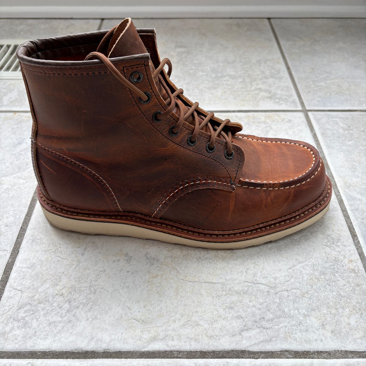 Photo by dfw on February 9, 2025 of the Red Wing 6-Inch Classic Moc in S.B. Foot Copper Rough and Tough.