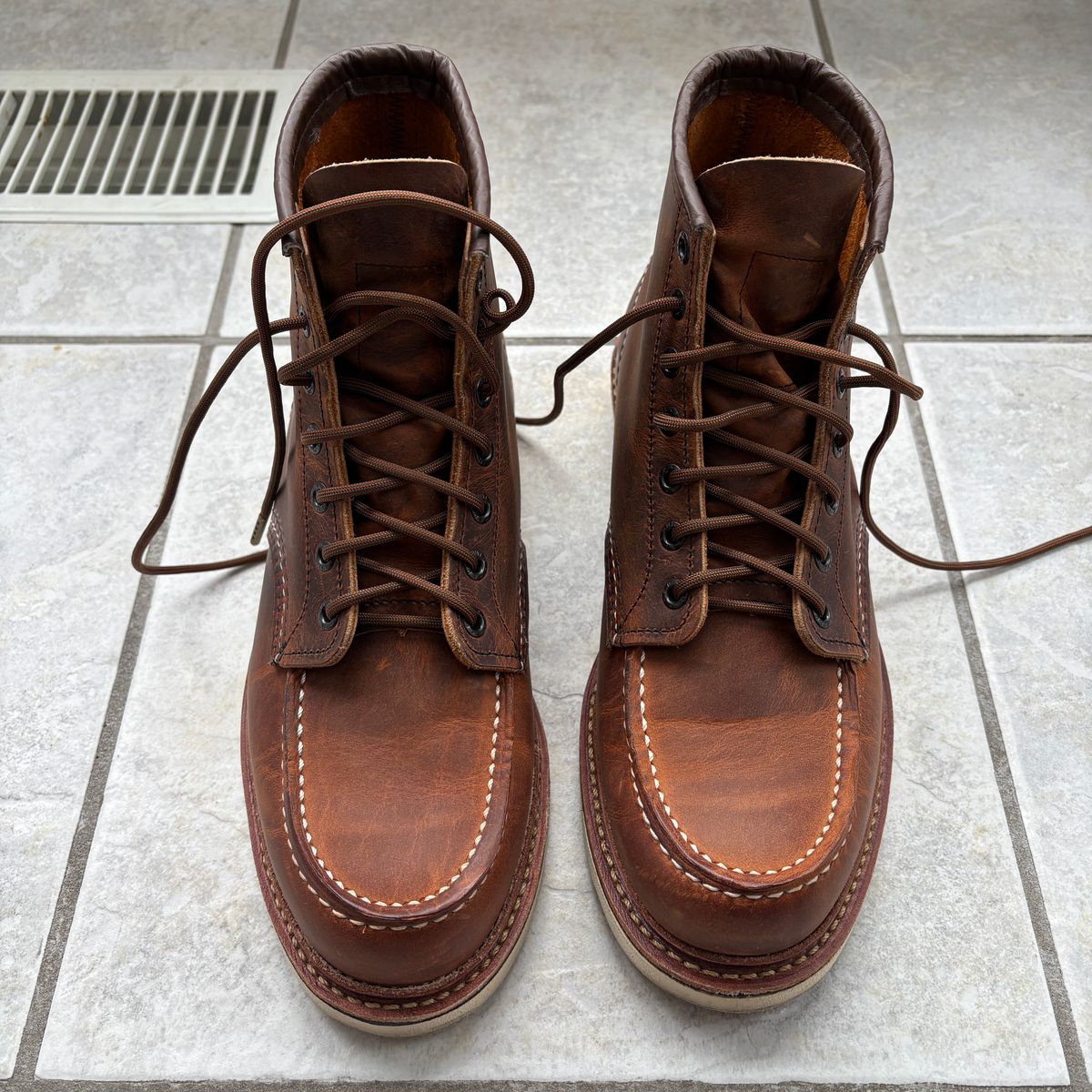 Photo by dfw on February 9, 2025 of the Red Wing 6-Inch Classic Moc in S.B. Foot Copper Rough and Tough.