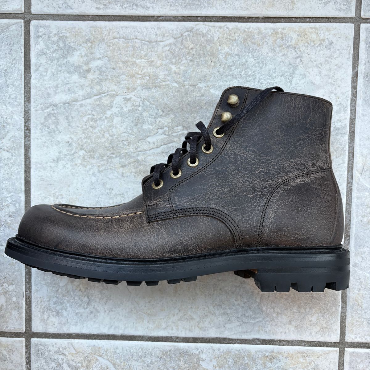 Photo by dfw on March 21, 2025 of the Grant Stone Brass Boot in Gallun Teton Waxy Stag.