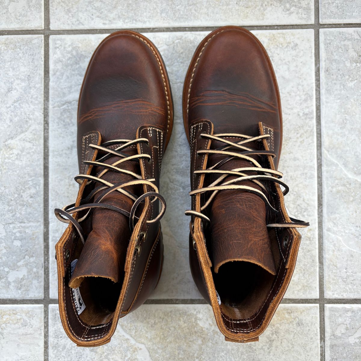 Photo by dfw on May 2, 2025 of the Truman Plain Toe Boot in Seidel Tobacco Snakebite.