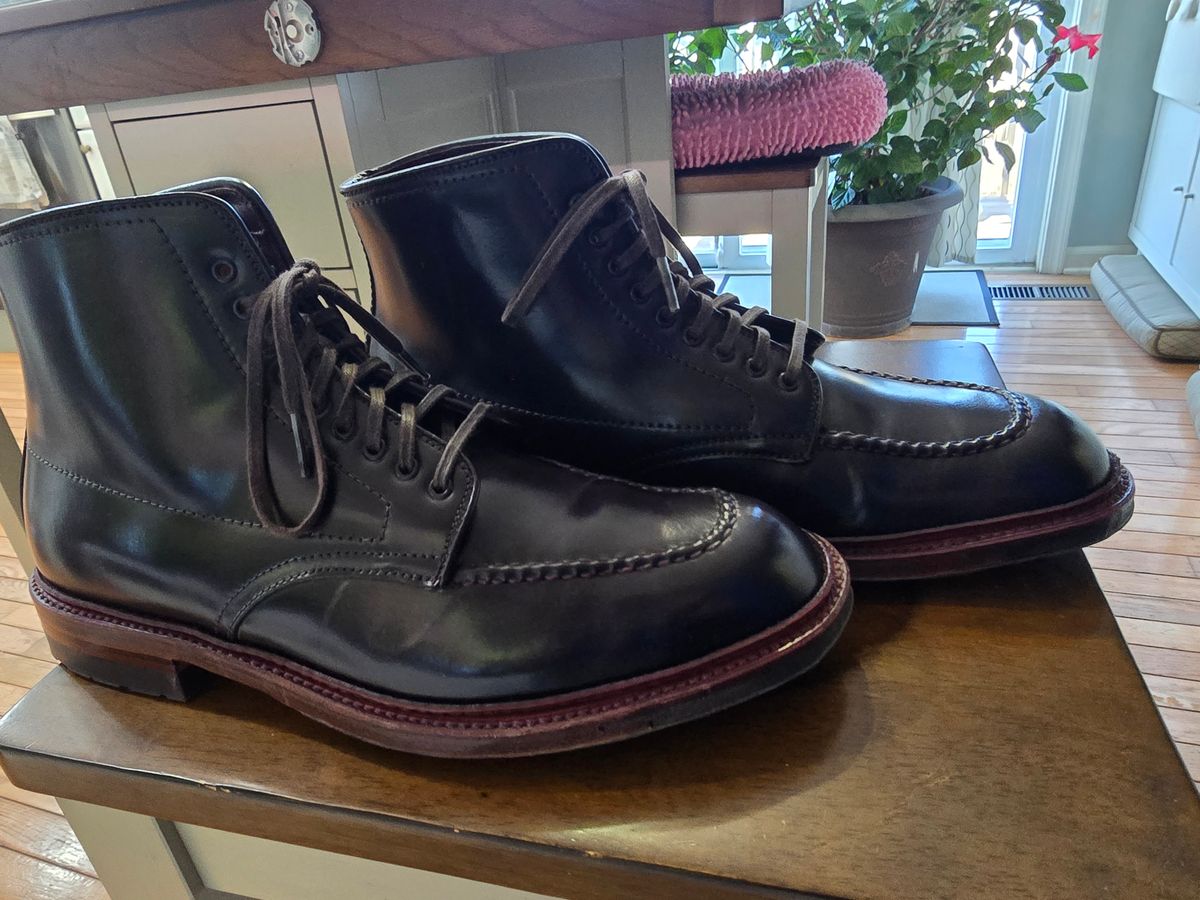 Photo by johannarceo on November 3, 2024 of the Alden Indy Boot in Horween Color 8 Shell Cordovan.