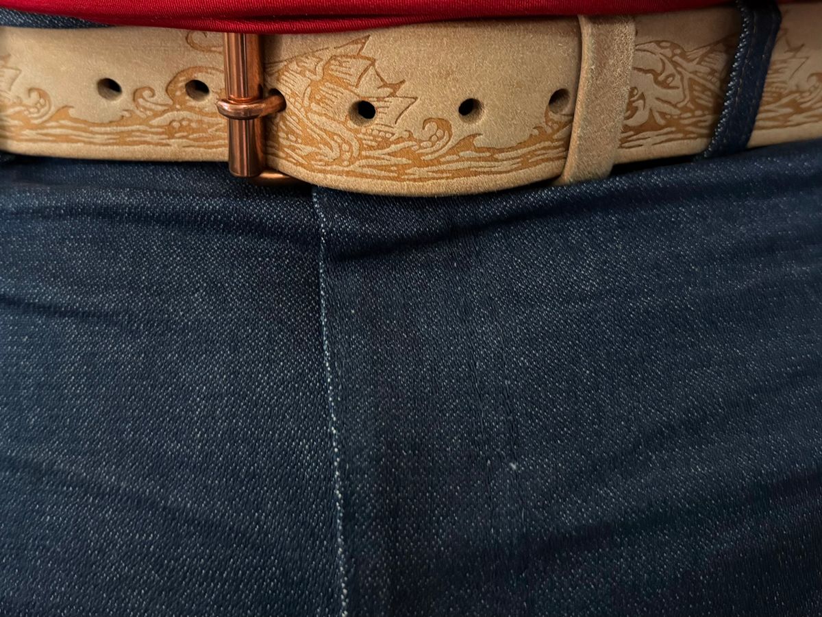 Photo by BigDawg308 on October 7, 2025 of the Harker Leatherworks Kraken Custom MTO in J&FJ Baker Natural Oak Bark Bridle Roughout.