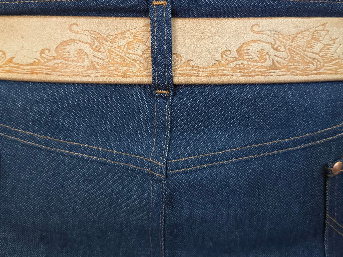 Photo by BigDawg308 on October 7, 2025 of the Harker Leatherworks Kraken Custom MTO in J&FJ Baker Natural Oak Bark Bridle Roughout.