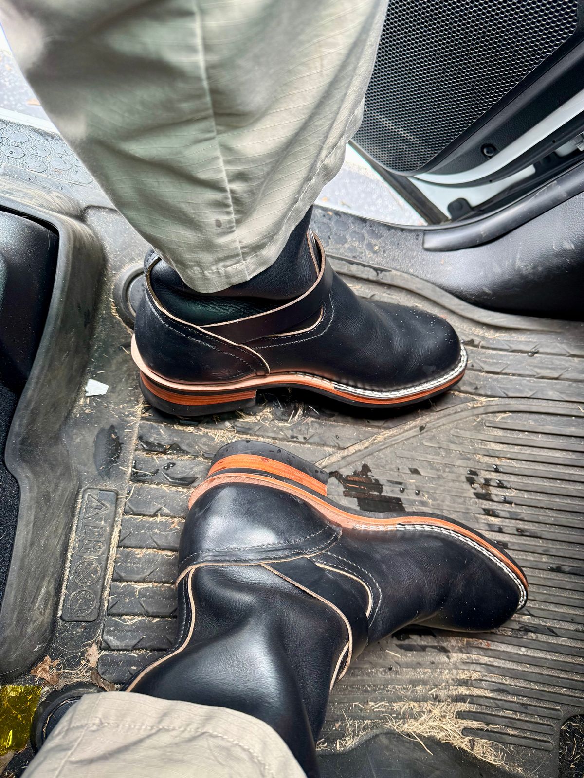 Photo by BigDawg308 on May 12, 2025 of the Nicks Brakeman (Guilty Party Atl Collab) in Horween Black Chromexcel.