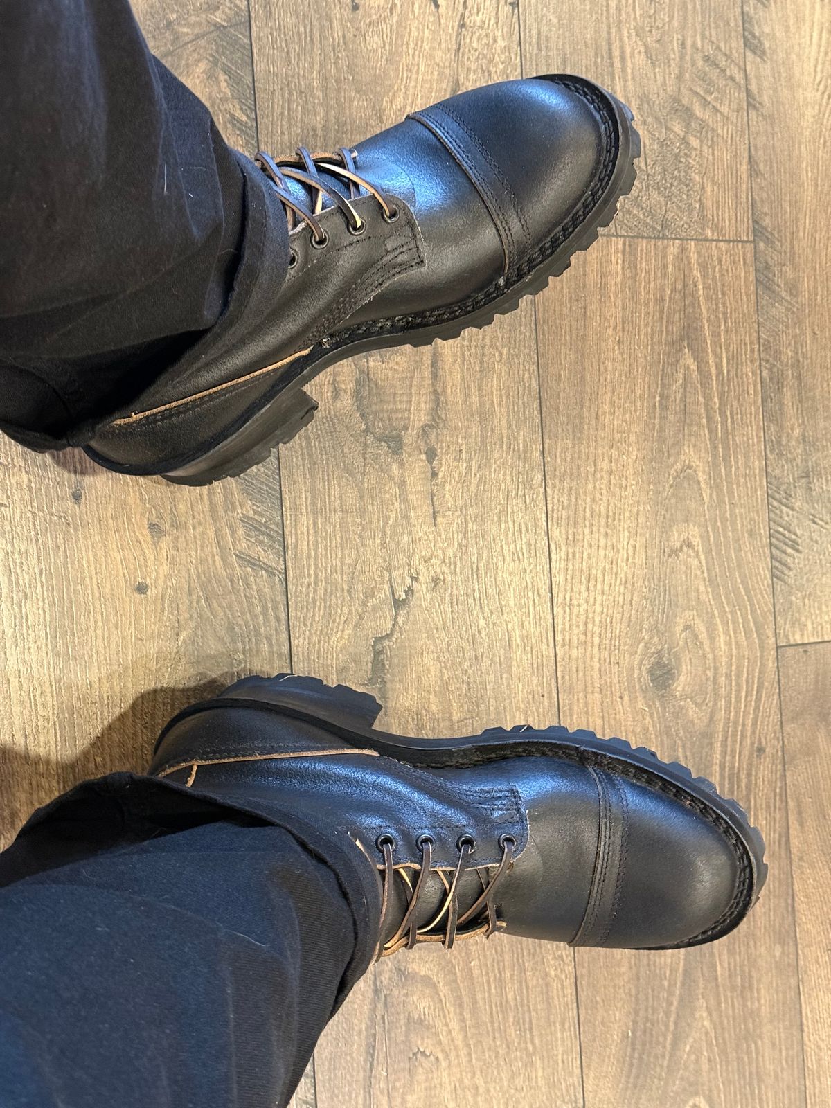 Photo by BigDawg308 on March 5, 2025 of the Nicks MTO in Horween Black Waxed Flesh.