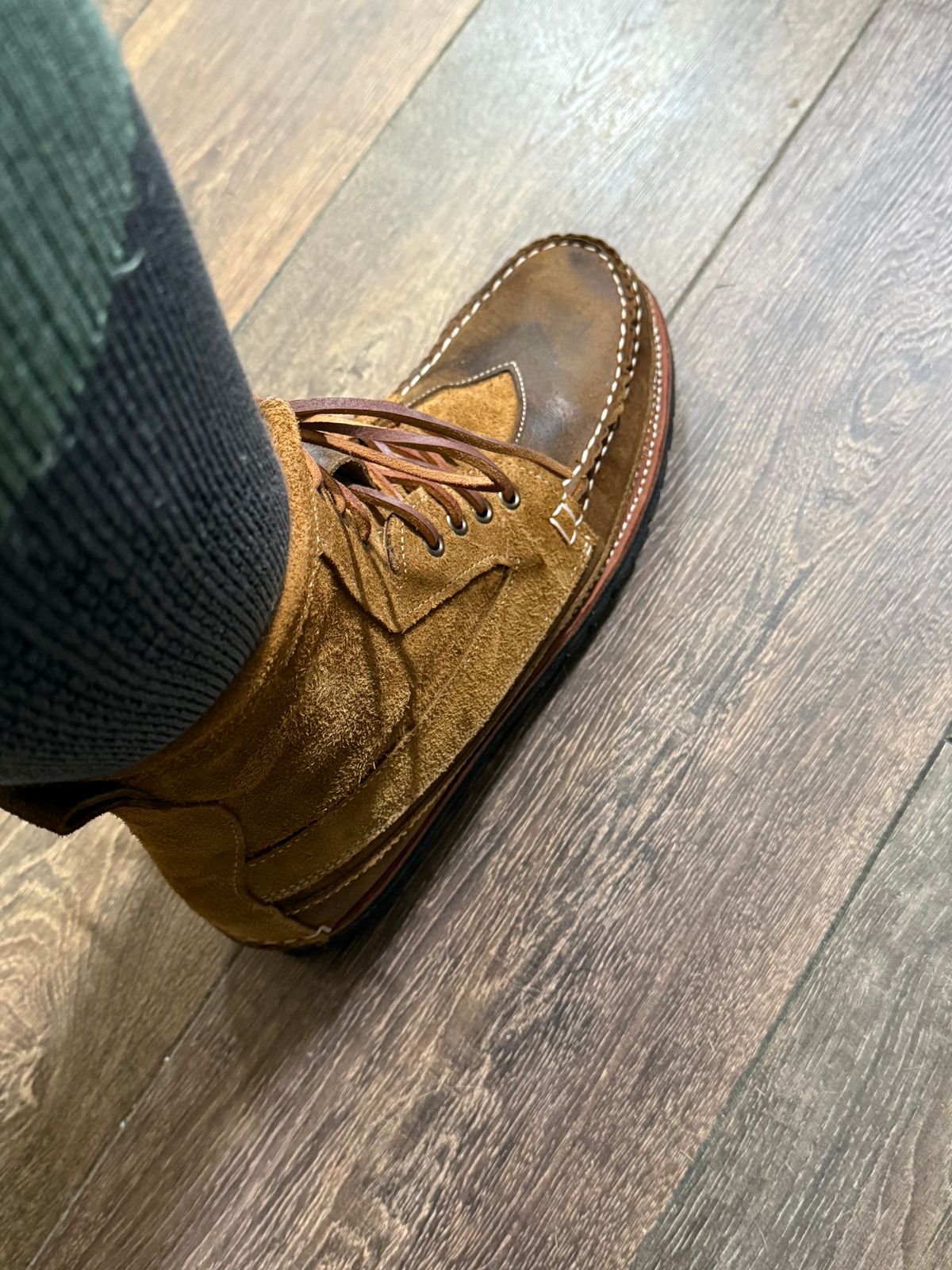 Photo by BigDawg308 on August 19, 2025 of the Easymoc Rangeley in C.F. Stead Polo Brown Unicorn Elk & C.F. Stead Dark Brown Kudu.