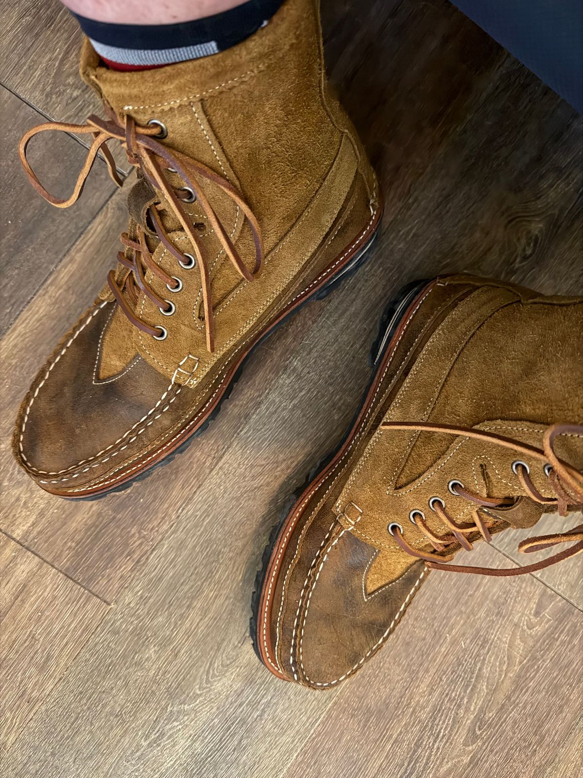 Photo by BigDawg308 on November 15, 2025 of the Easymoc Rangeley in C.F. Stead Polo Brown Unicorn Elk & C.F. Stead Dark Brown Kudu.