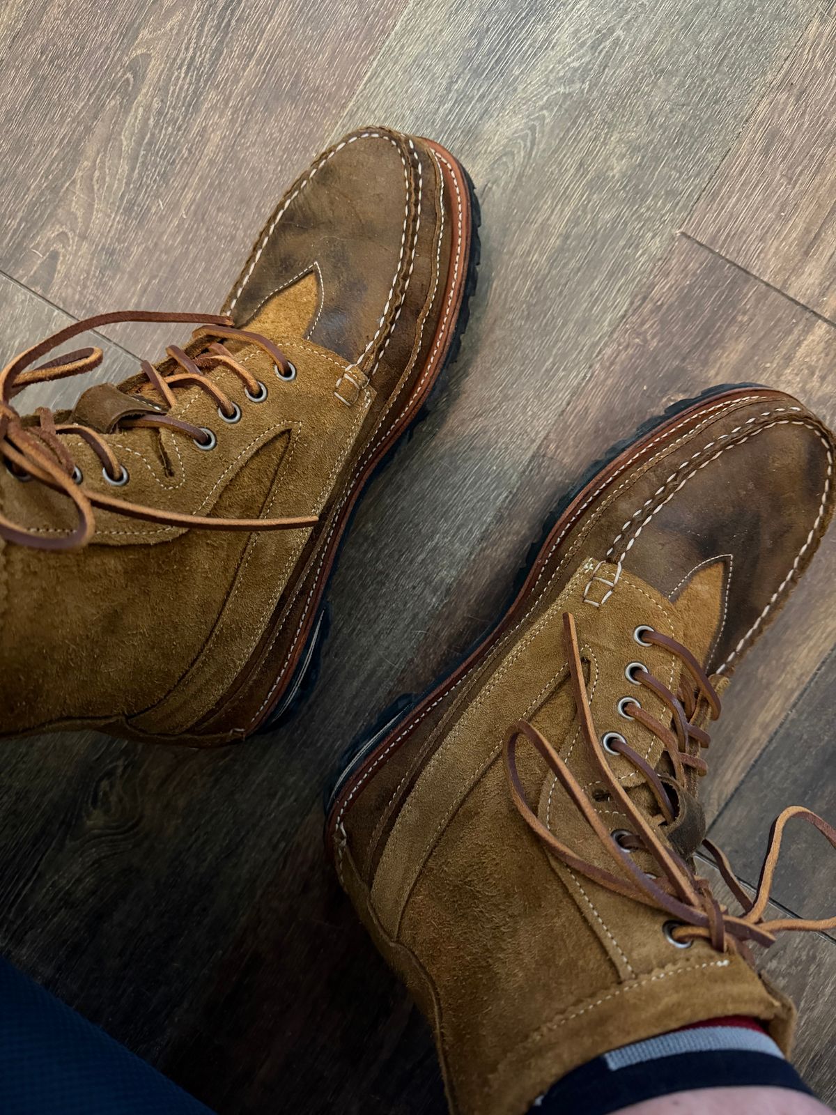 Photo by BigDawg308 on November 15, 2025 of the Easymoc Rangeley in C.F. Stead Polo Brown Unicorn Elk & C.F. Stead Dark Brown Kudu.