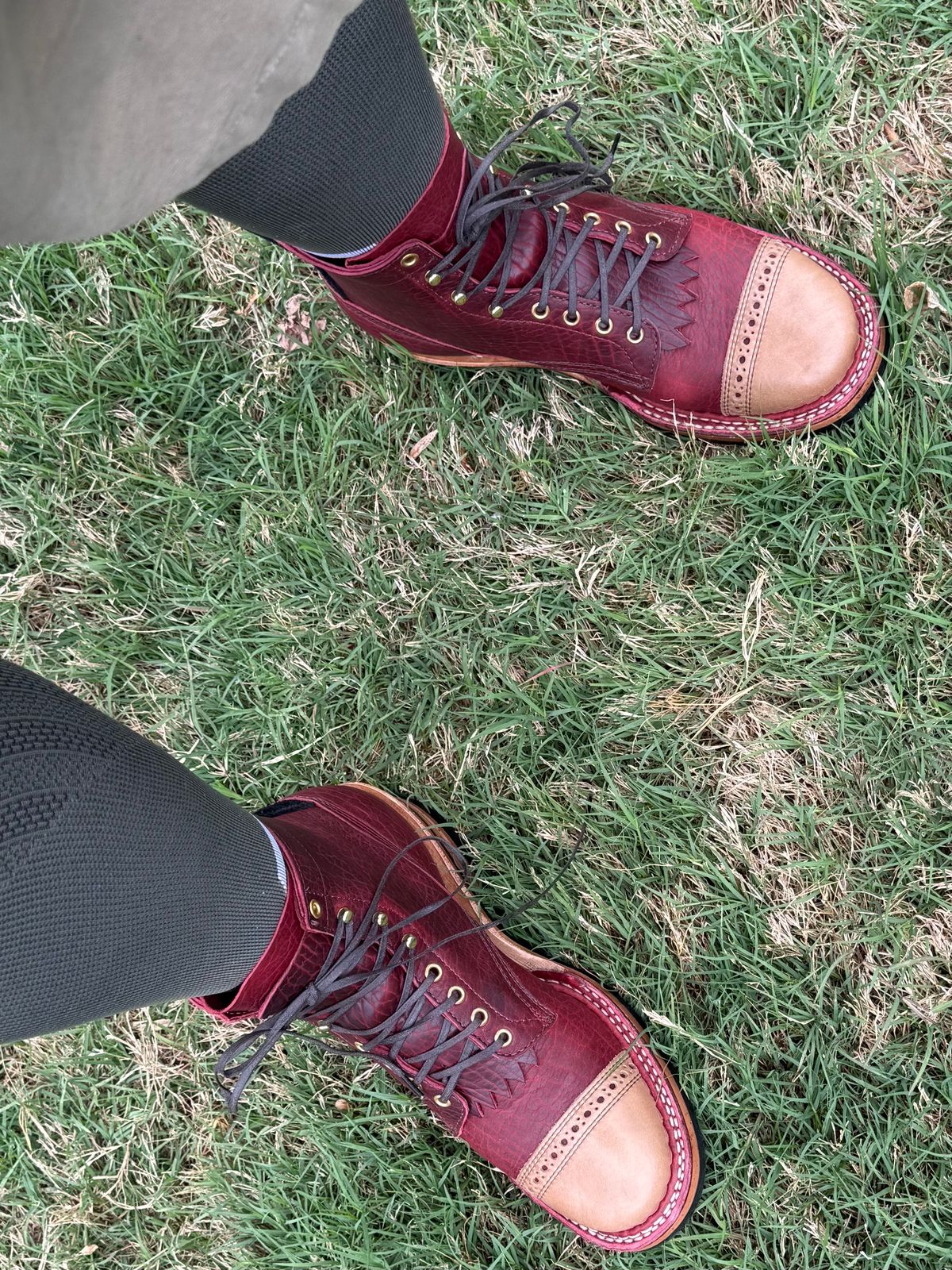 Photo by BigDawg308 on April 24, 2025 of the White's 350 Cruiser in Burgundy Shrunken Calf 3-Tone.