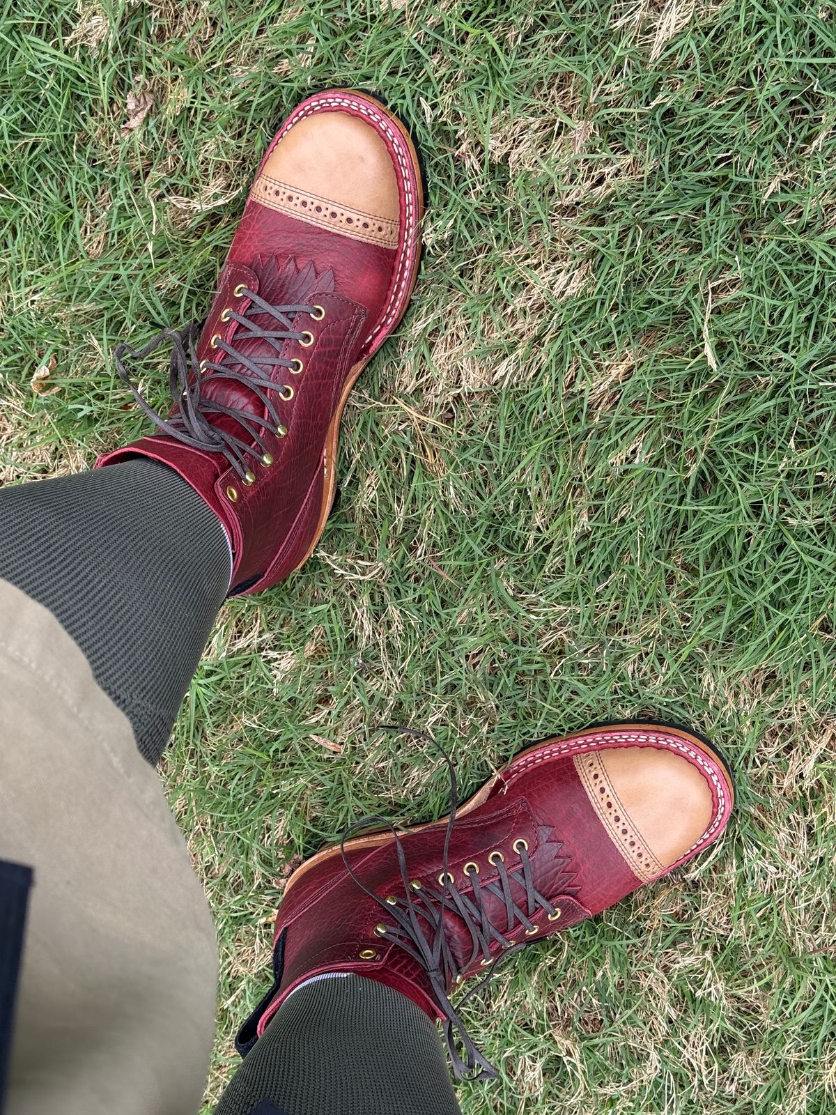 Photo by BigDawg308 on April 24, 2025 of the White's 350 Cruiser in Burgundy Shrunken Calf 3-Tone.