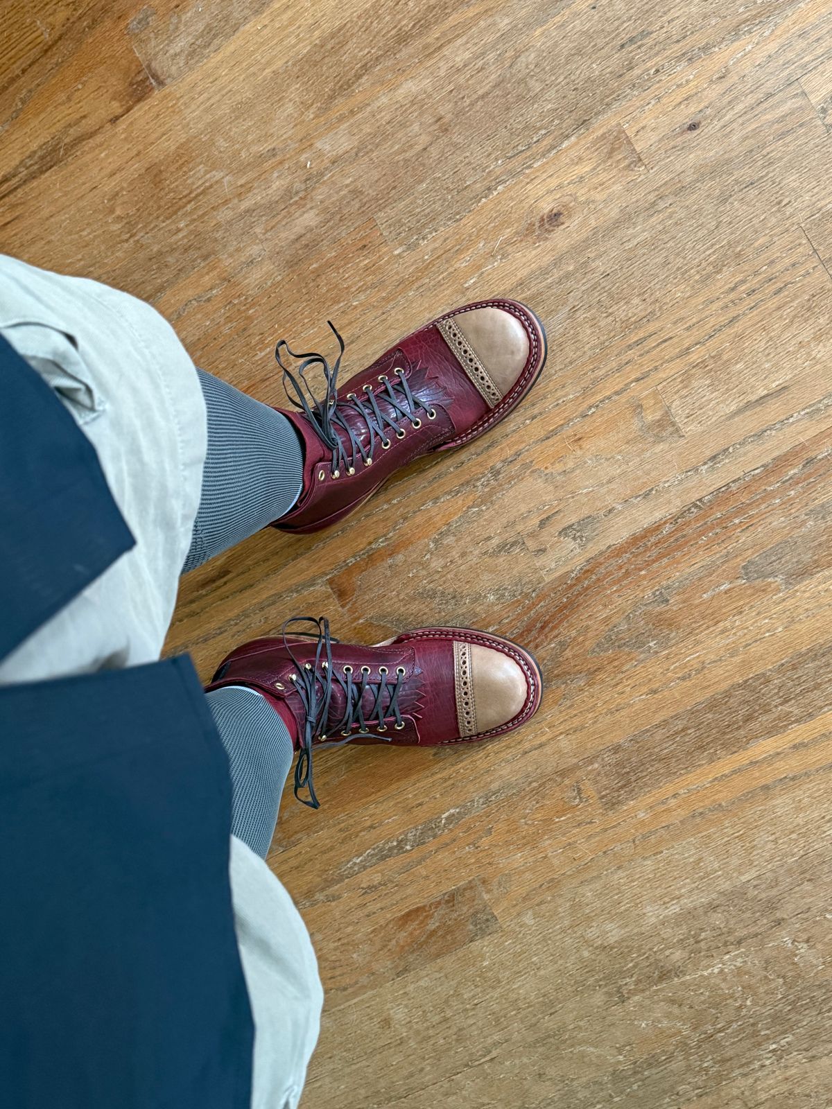 Photo by BigDawg308 on April 24, 2025 of the White's 350 Cruiser in Burgundy Shrunken Calf 3-Tone.