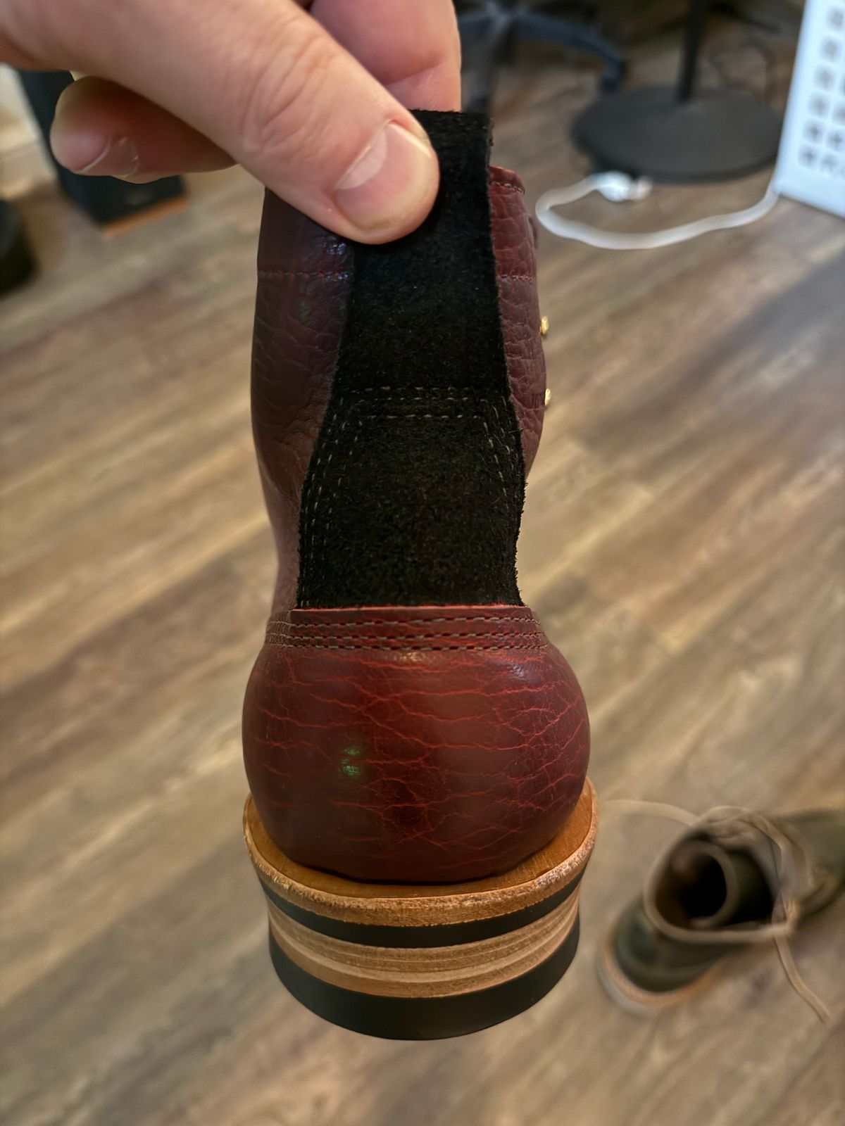 Photo by BigDawg308 on April 24, 2025 of the White's 350 Cruiser in Burgundy Shrunken Calf 3-Tone.