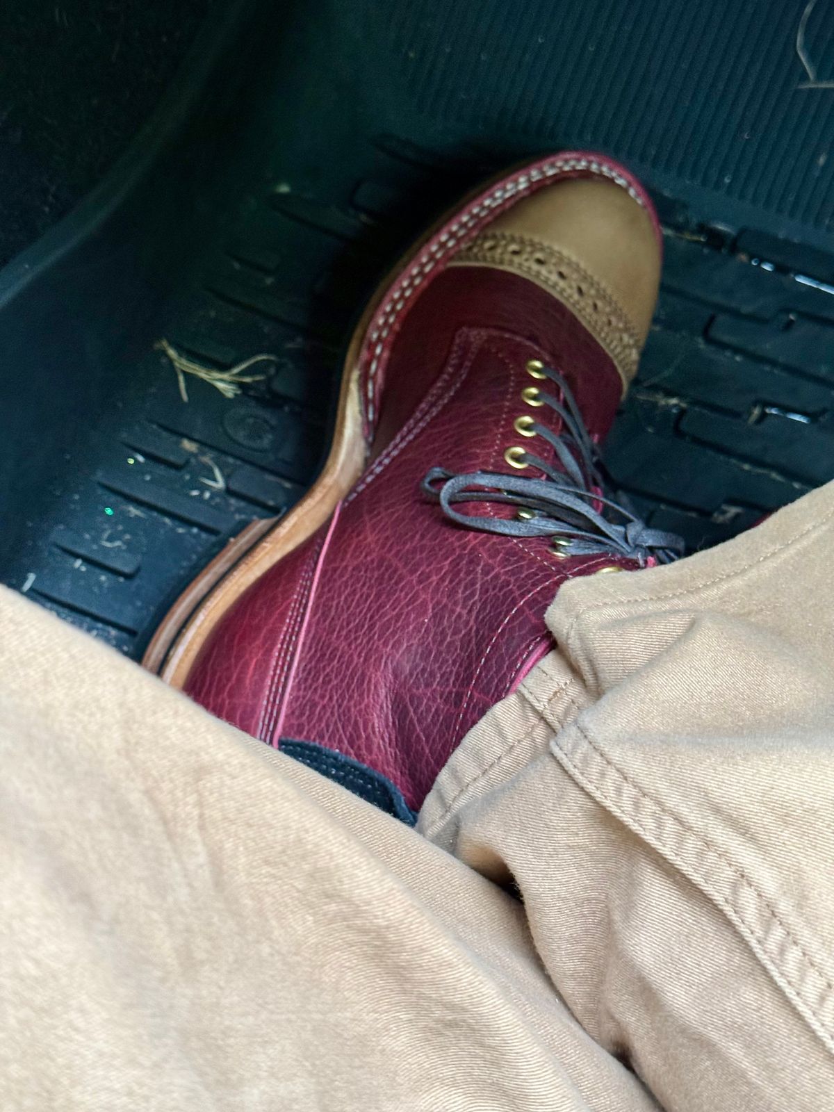 Photo by BigDawg308 on April 27, 2025 of the White's 350 Cruiser in Burgundy Shrunken Calf 3-Tone.