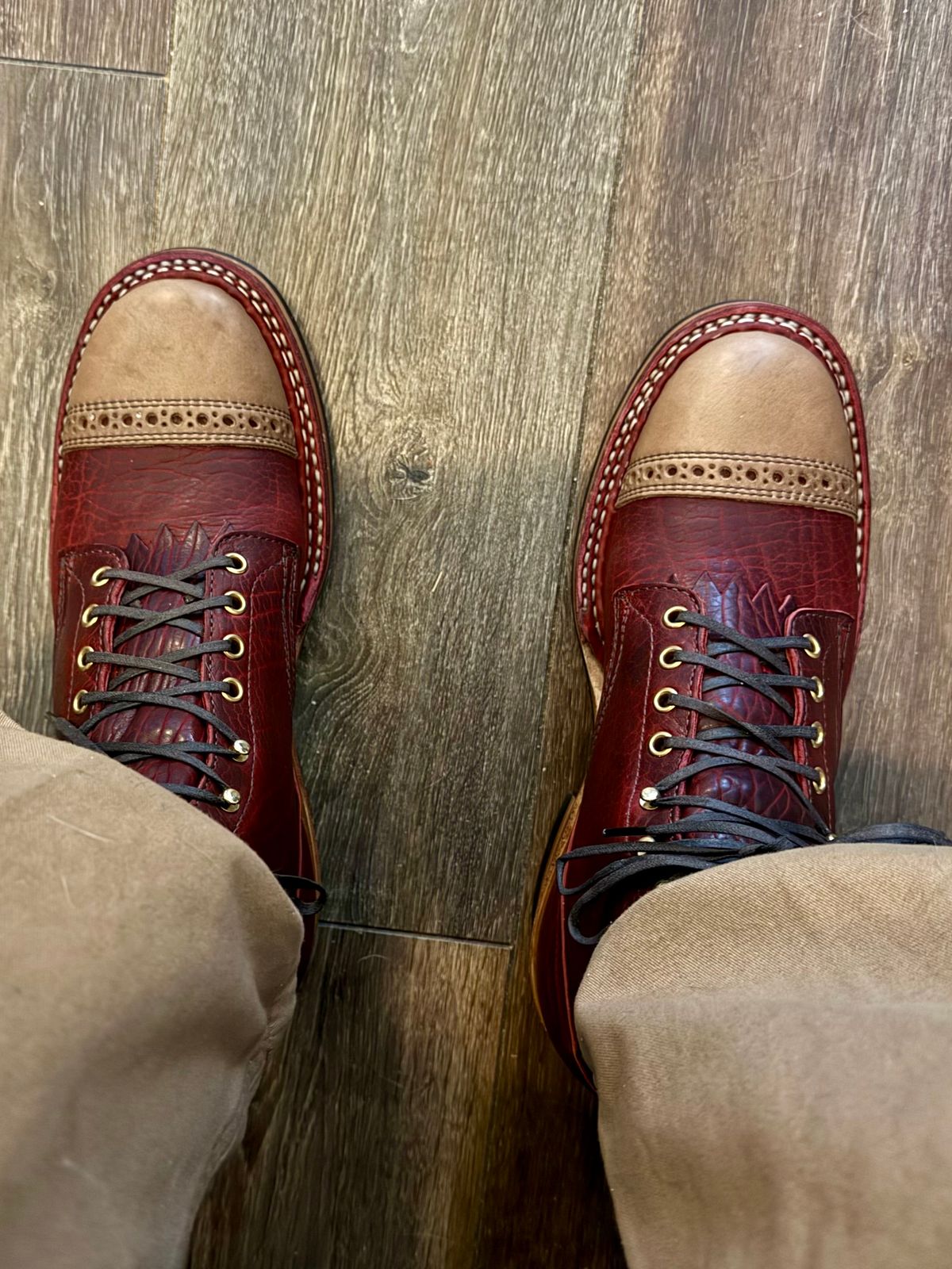 Photo by BigDawg308 on April 27, 2025 of the White's 350 Cruiser in Burgundy Shrunken Calf 3-Tone.