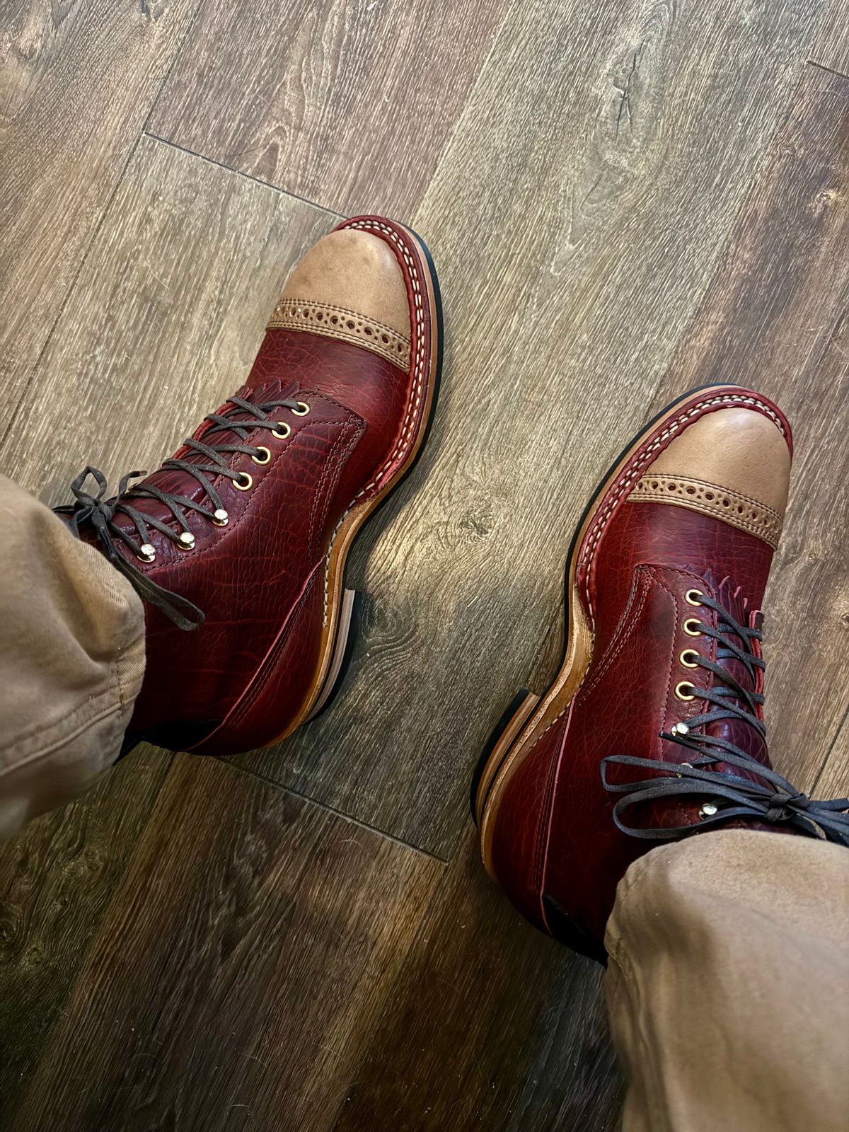 Photo by BigDawg308 on April 27, 2025 of the White's 350 Cruiser in Burgundy Shrunken Calf 3-Tone.