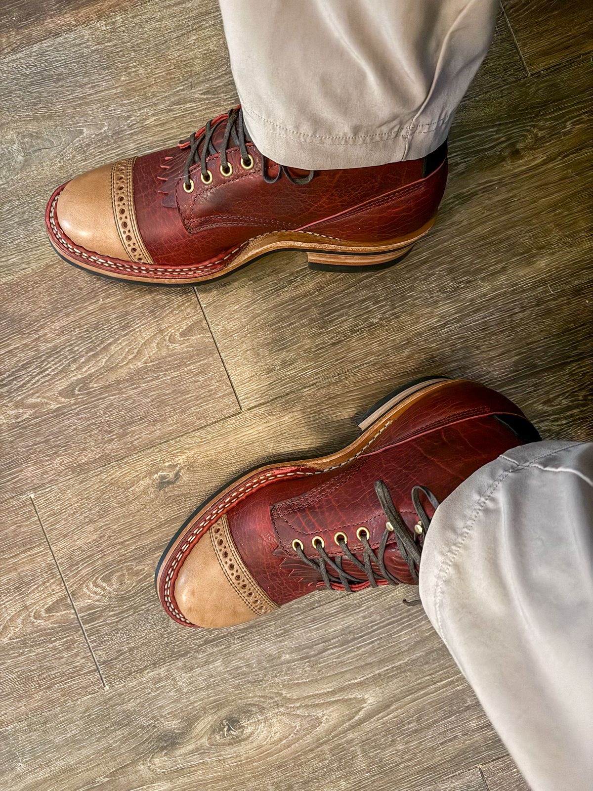 Photo by BigDawg308 on July 21, 2025 of the White's 350 Cruiser in Burgundy Shrunken Calf 3-Tone.